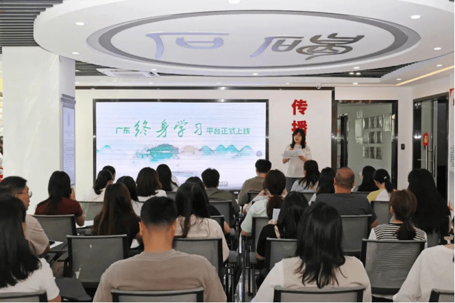 走進(jìn)校園，讓文明禮儀成為孩子的成長底色